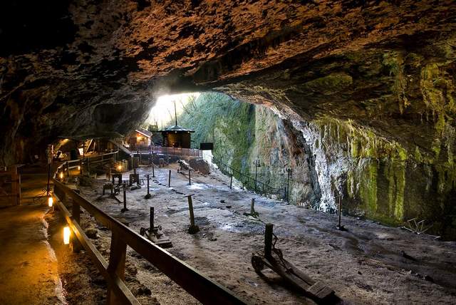 Top 3 activities when visiting the Summit Cave in Sheffield, England