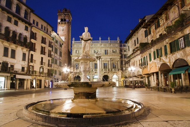 1581338461 580 The 4 best activities in Piazza del Irbe Verona Italy - The 4 best activities in Piazza del Irbe Verona, Italy