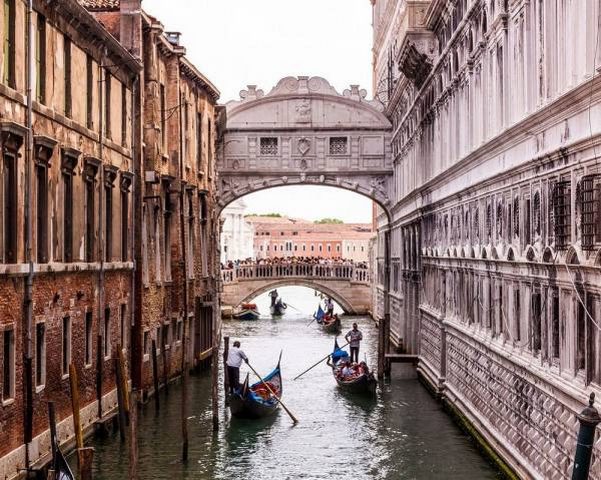 The Bridge of Sighs in Venice is one of the best places to visit in Venice 