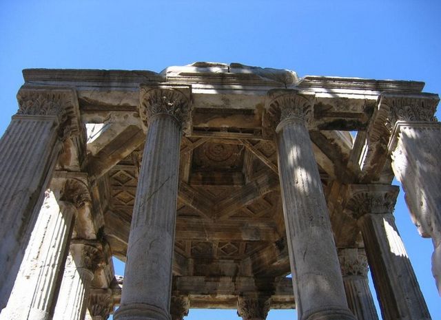 Top 4 activities in Olympic Temple of Zeus in Athens Greece