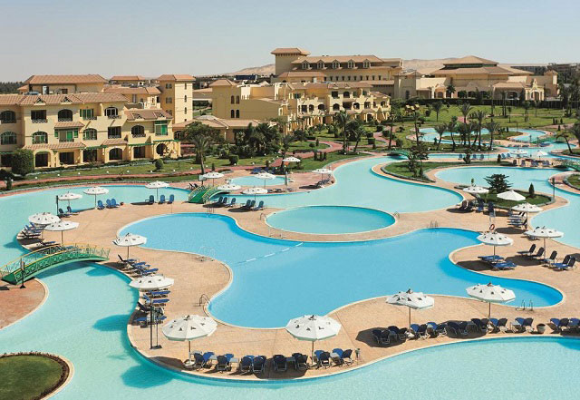 Movenpick Hotel Cairo 6 October with its large pool
