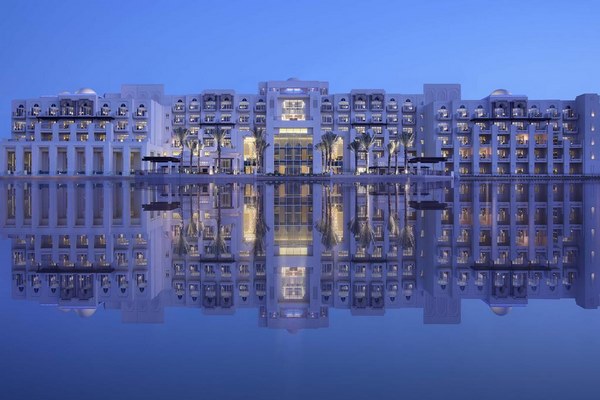 Hotels in Abu Dhabi overlooking the beach