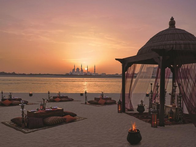 Abu Dhabi hotels with a private beach