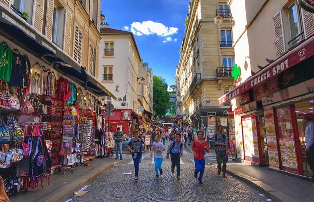 1581348472 383 The 7 best Paris tourist streets that we recommend you - The 7 best Paris tourist streets that we recommend you to visit