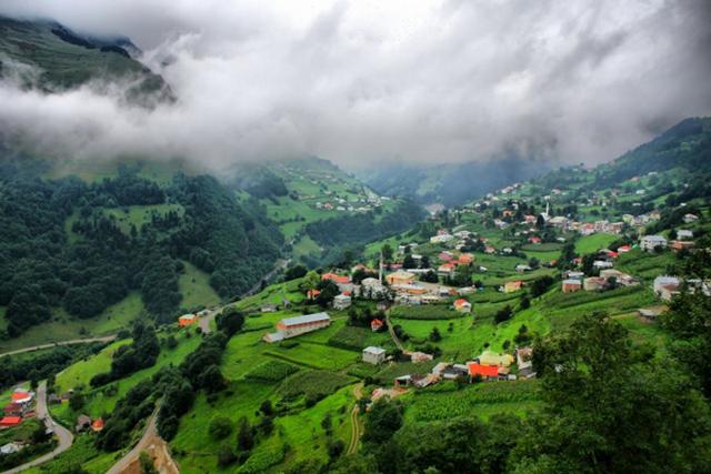 The Zikana Mountains are among the mountains near Trabzon that are known for their extreme beauty
