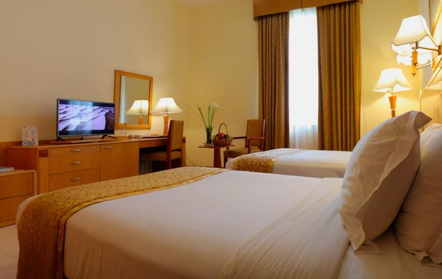 Sharjah hotels overlooking the sea is one of the finest hotels in Sharjah that we recommend. Learn about its most important features