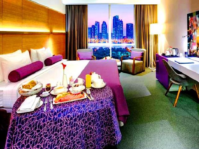 Several 5-star hotels in Sharjah have entertainment facilities for young and old