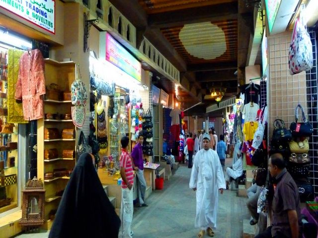 1581378928 743 The 6 best Muscat markets that we recommend you to - The 6 best Muscat markets that we recommend you to visit