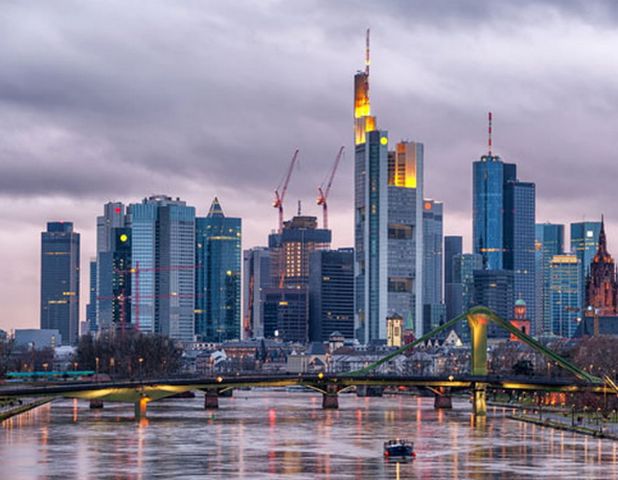 Where is Frankfurt and the distance between it and the most important cities of Germany?