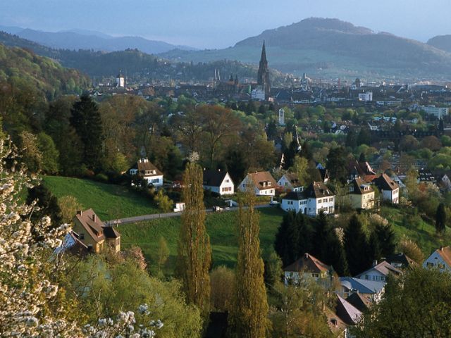 Where is Freiburg located and the distance between it and the most important cities in Germany