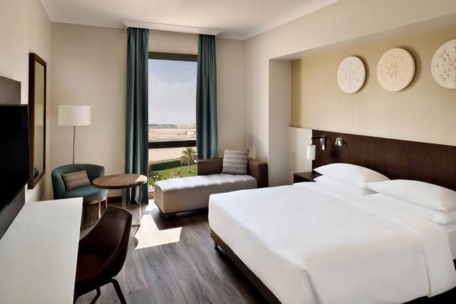 The Riyadh Marriott Hotel Airport is one of the best branches of the Riyadh Marriott series, as the hotel includes wonderful, spacious, air-conditioned rooms with breathtaking décor.