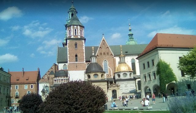 Where is Krakow and what are the most important cities near Krakow