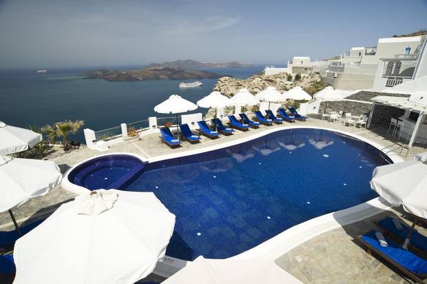 Santorini hotels with a pool