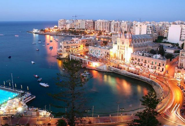 Where is Malta located and how to travel to Malta