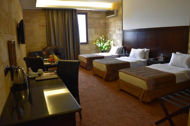 Rooms at Reston Hotel Jounieh