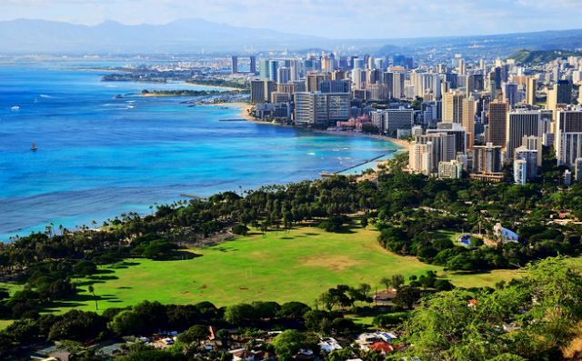 Where is Honolulu located and what are the most important cities near Honolulu