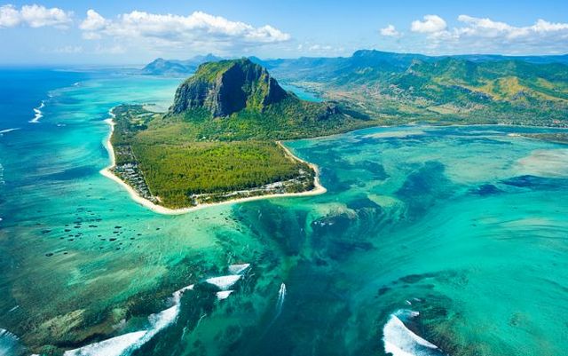 Where is Mauritius located and how to travel to Mauritius