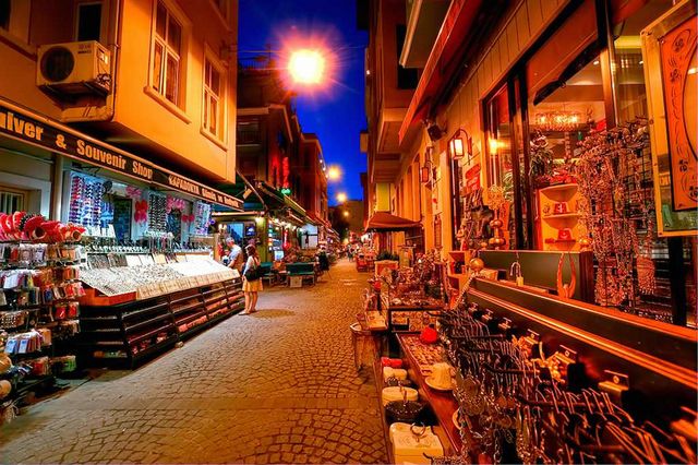 1581395188 394 Top 5 tourist destinations in Istanbuls Ortakoy area - Top 5 tourist destinations in Istanbul's Ortakoy area