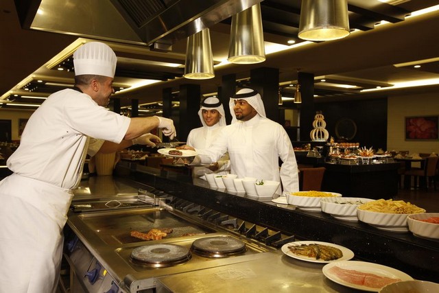 Al Safwa Hotel Dar Al Ghufran bookings include a daily buffet breakfast.