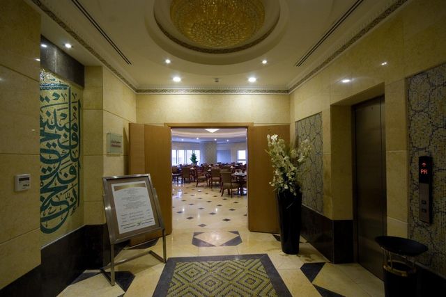 Dar Al Eiman Grand Makkah provides distinguished reception services.