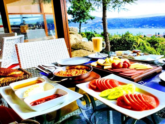 Breakfast restaurants in Istanbul by the sea