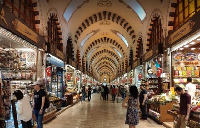 Eminonu Istanbul market 
