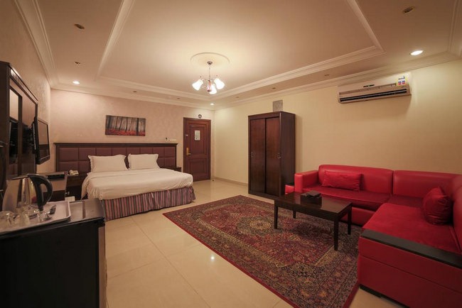 A sitting area with a spacious room in Jeddah hotel apartments