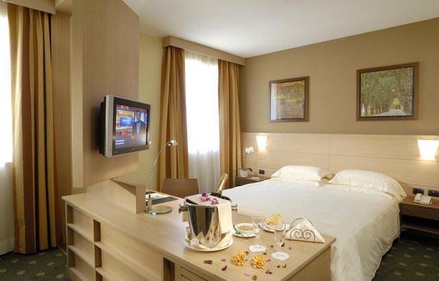 You can choose the most beautiful hotels of Rome from among the Holiday Inn Rome.