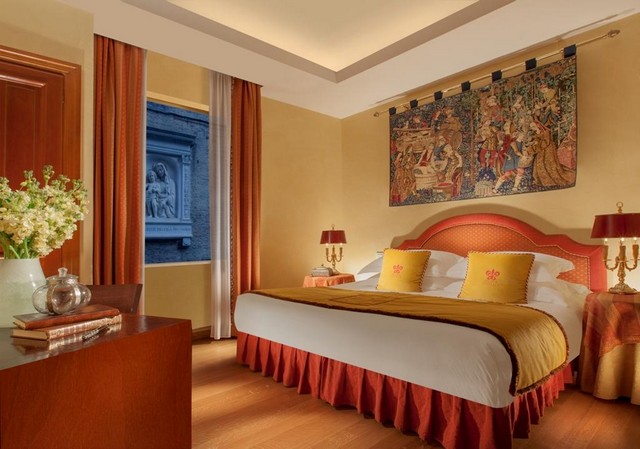 Hotel Raphael is one of the most luxurious hotels in Rome, located in the heart of Rome.