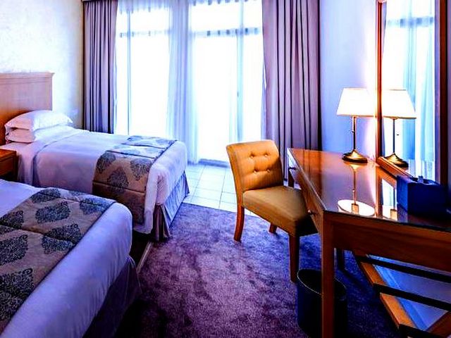 Thanks to its privileged location, Rawda Al Murooj Hotel is one of the finest hotels in Dubai.