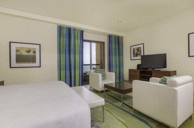 Hotels on JBR Dubai and why is it the best choice to live in Dubai