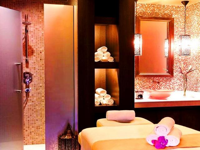 Staying in a romantic hotel in Dubai, like fulfilling a dream, as the hotel provides services to celebrate the occasion of a happy wedding