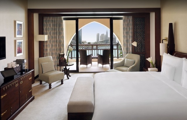 Hotels near the Dubai Mall also enjoy close proximity to Dubai International Airport