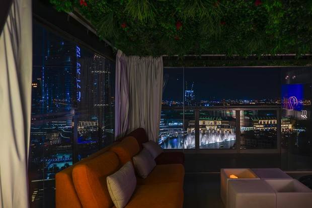 Hotel apartments in Dubai close to the Dubai Mall feature charming views of the city center