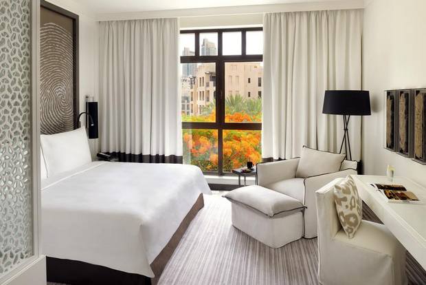 Vida hotel is one of the hotels close to the cheap Dubai Mall, which provides a good number of family activities.
