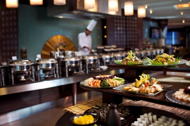 Rayhaan Rotana Dubai offers professional chefs who make delicious international dishes