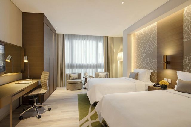 The Rotana Arjaan Dubai Hotel provides modern family rooms with interiors