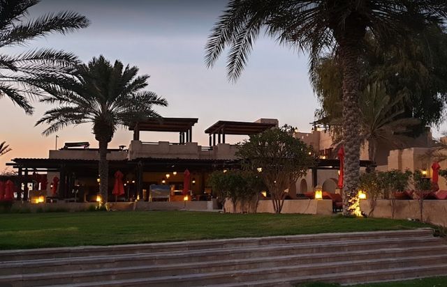 Report on the advantages and disadvantages of the Bab Al Shams Hotel Dubai