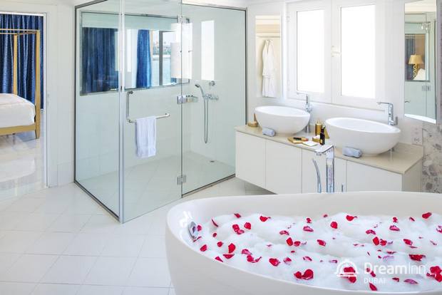 Free toiletries are provided in private bathrooms at Dream Inn Villas in Dubai.