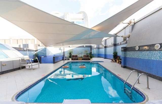 The Deira Suites Hotel Dubai offers leisure activities and a sauna.