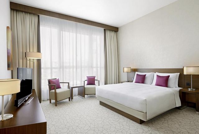 Hyatt Place Dubai Residence is a branch of the upscale Hyatt Place Dubai hotel chain, which includes clean and spacious rooms