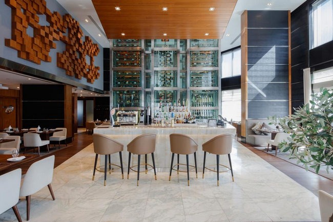 Bar and restaurant, Radisson Blu Hotel, Dubai Media City 