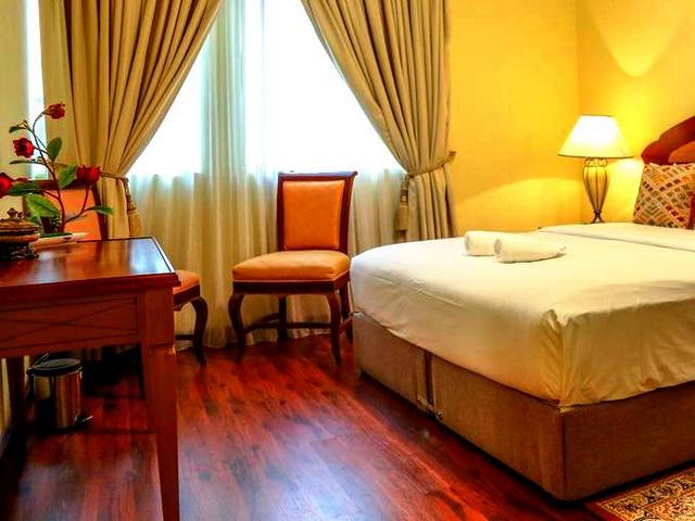 The rooms of Al Muraqabat Plaza Hotel are spacious