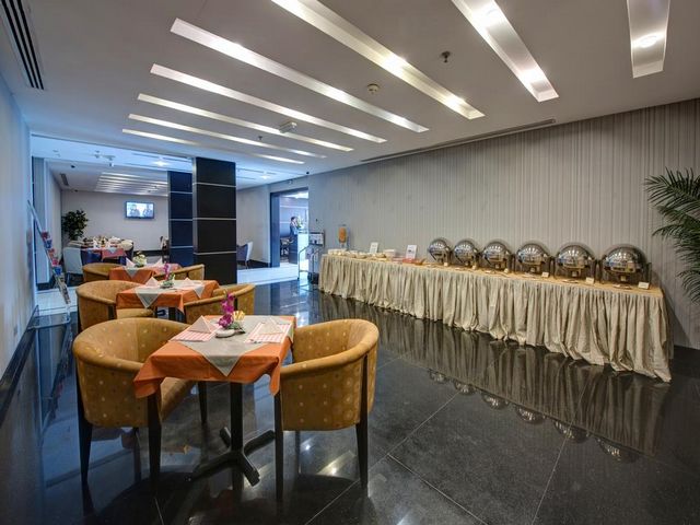 Jumeirah Beach Residence apartments have a unique dining experience