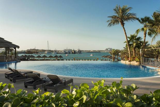 Le Meridien Dubai Resort and Marina has an infinity-edge pool