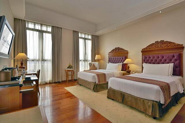 The Royal Shulan Hotel Kuala Lumpu contains rooms to suit all tastes and is one of the best 5-star hotels in Kuala Lumpur 