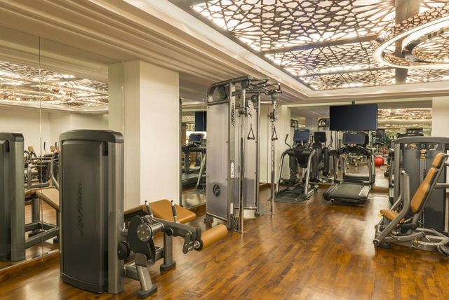 The Al Habtoor Polo Dubai Hotel features a gym equipped with the latest technology