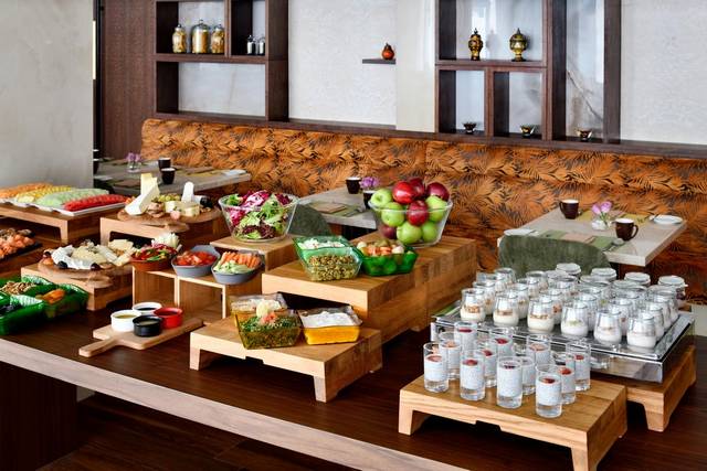 Movenpick Hotel Apartments Dubai Downtown features a restaurant serving fine American cuisine.