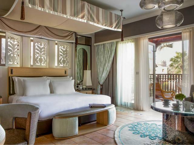 The rooms of Al Masif Hotel Dubai are spacious.