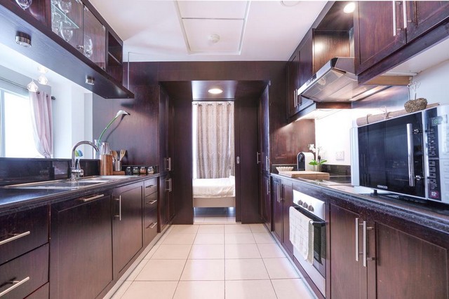 The kitchen of Elite Royal Dubai Apartments includes all the necessities 